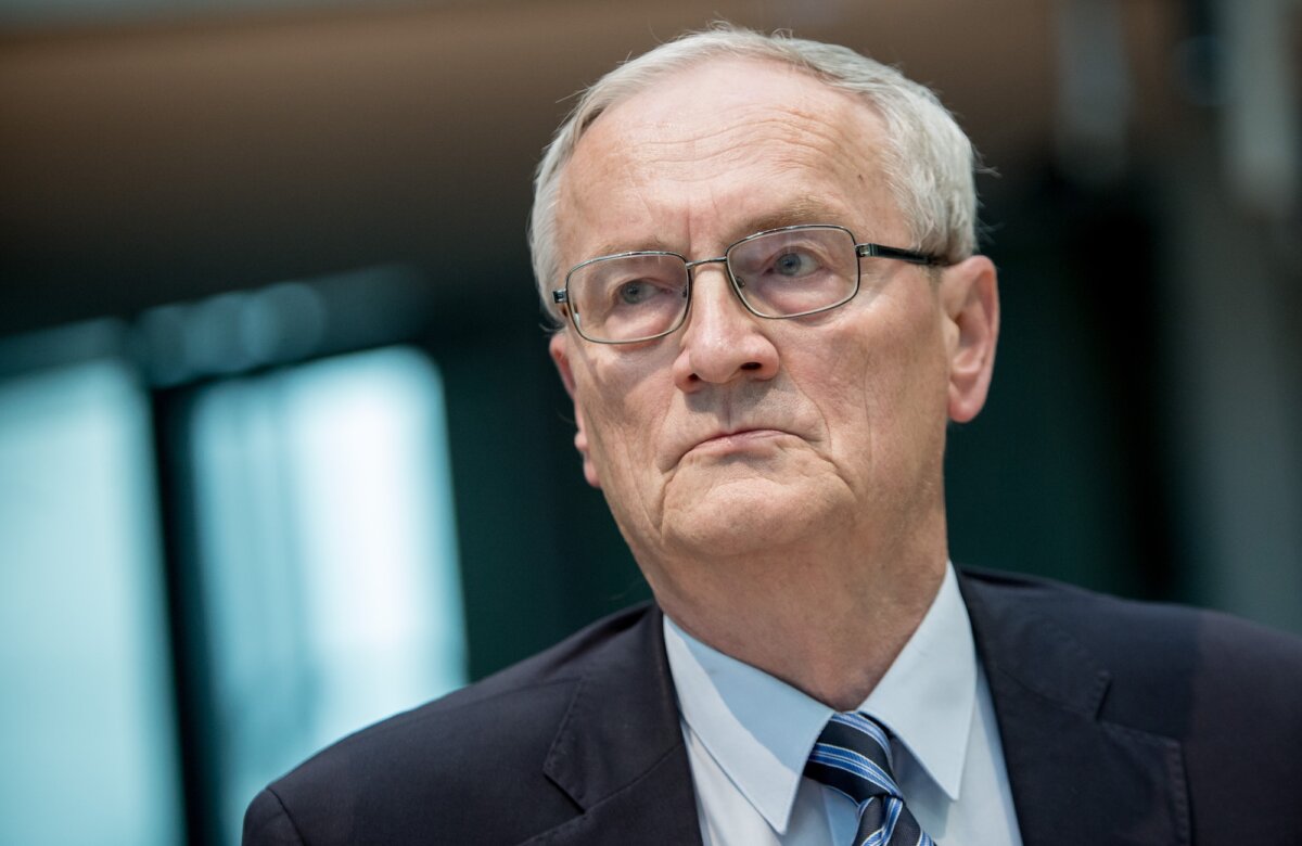 August Hanning, the former chief of Germany's Federal Intelligence Service, attends a briefing at the German parliament in Berlin, on Oct. 1, 2015. (Michael Kappeler/dpa via AP)