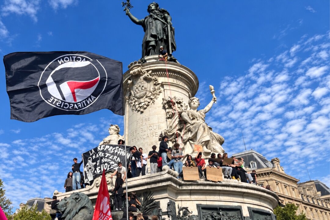 Cover image for 256,000 Join Protests Across France Marked by Far-Left Chants, Clashes With Police Over School Conditions
