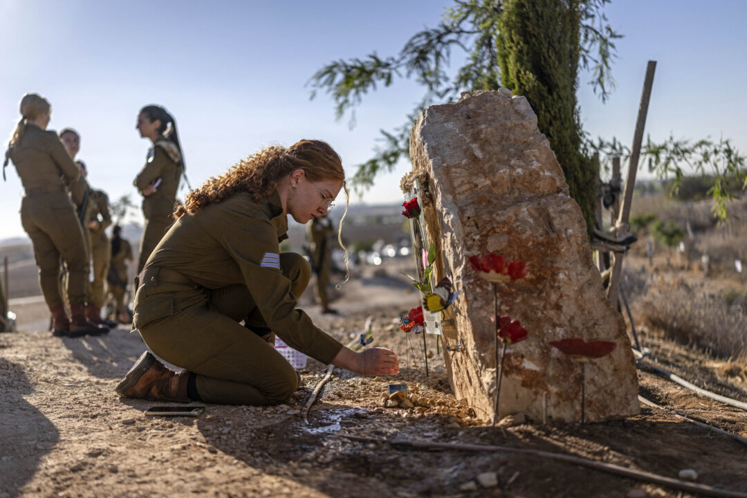 Day in Photos: Honoring Israeli Victims, Housing Crisis Vigil in Spain, and Pacific Climate Call