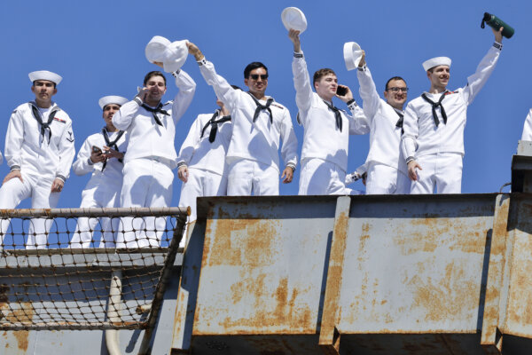 USS Lincoln Returns After 321-Day Deployment; El-Sayed, Rogers Clash in Michigan Senate Race Debate | NTD Good Morning (Oct. 9)
