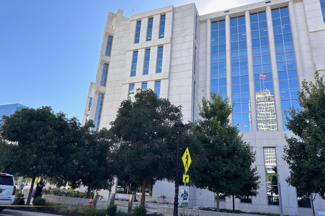 Man With a Gun and Knife Is Fatally Shot by Security at Nashville Federal Courthouse, Police Say