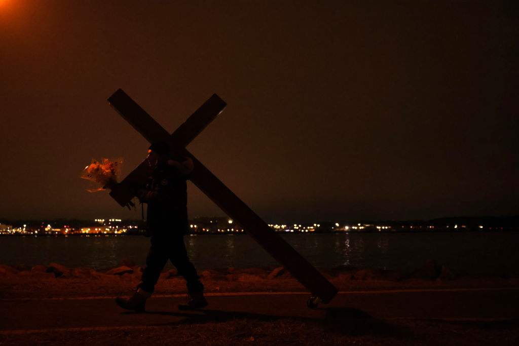 Candlelit Vigil Held For Victims Of DCA Midair Collision
