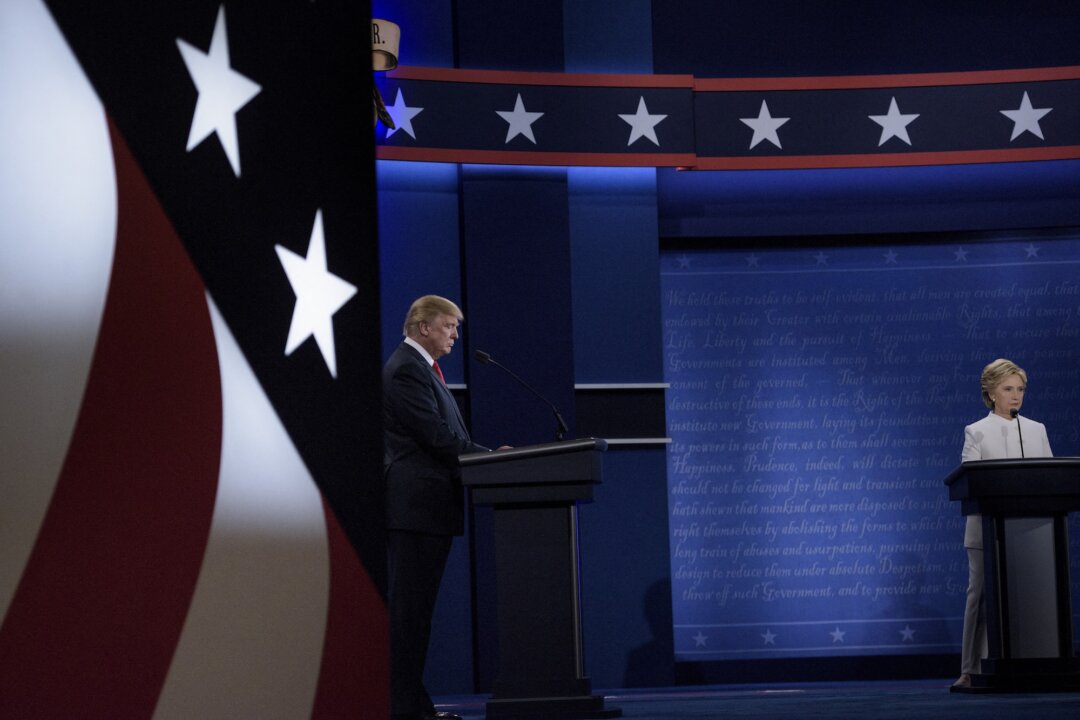 Trump Petitions Supreme Court to Reinstate Lawsuit Against Clinton, DNC, Over Russia Claims