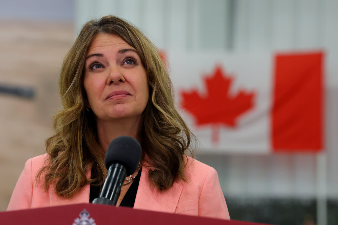 Smith Casts Advance Ballot in Alberta Referendum to Remain, Urges ‘Yes’ Vote to Other Changes