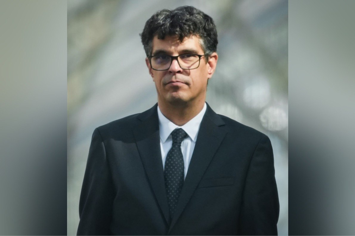 Author and former University of British Columbia professor Steven Galloway is seen through a window as he leaves B.C. Supreme Court during a lunch break at his defamation lawsuit, in Vancouver, on Oct. 6, 2026. (The Canadian Press/Darryl Dyck)