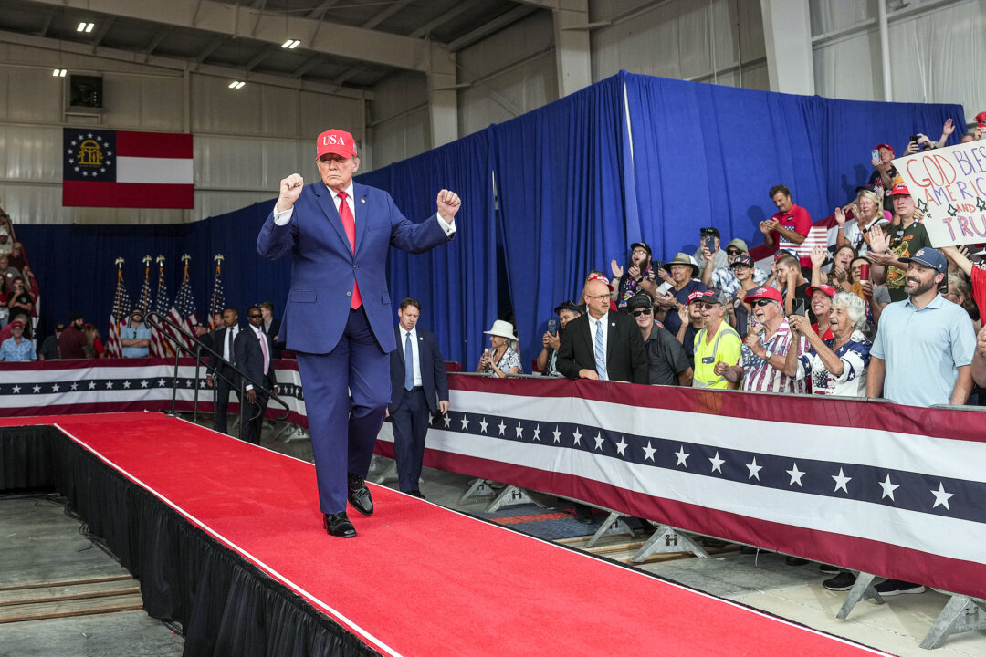 Trump Seeks to Boost Georgia Voters at Rally With Early Voting Underway ...