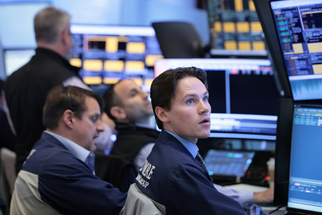 Wall Street Review: Nasdaq Sinks 4.48 Percent as Inflation Fears Hit AI Stocks