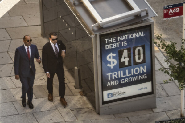 US Budget Deficit Hits 5-Year High of $1.99 Trillion