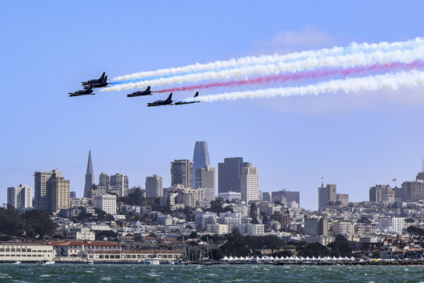 America in Photos: Patriots Jet Team Airshow, Columbus Day, and Pumpkin World Championship