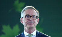 Bank of Canada’s Macklem Warns Global Resilience ‘Under Strain’