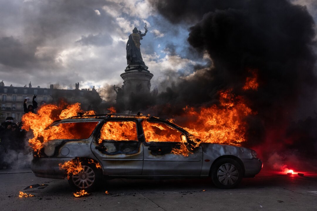 Trump, Vance Blame Mass Immigration for Paris Riots