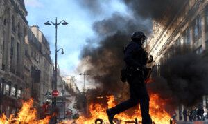France Arrests 2,400 After Weekend Riots; Trump Defends Easing Sanctions on Russian Diesel | NTD Good Morning (Oct. 19)