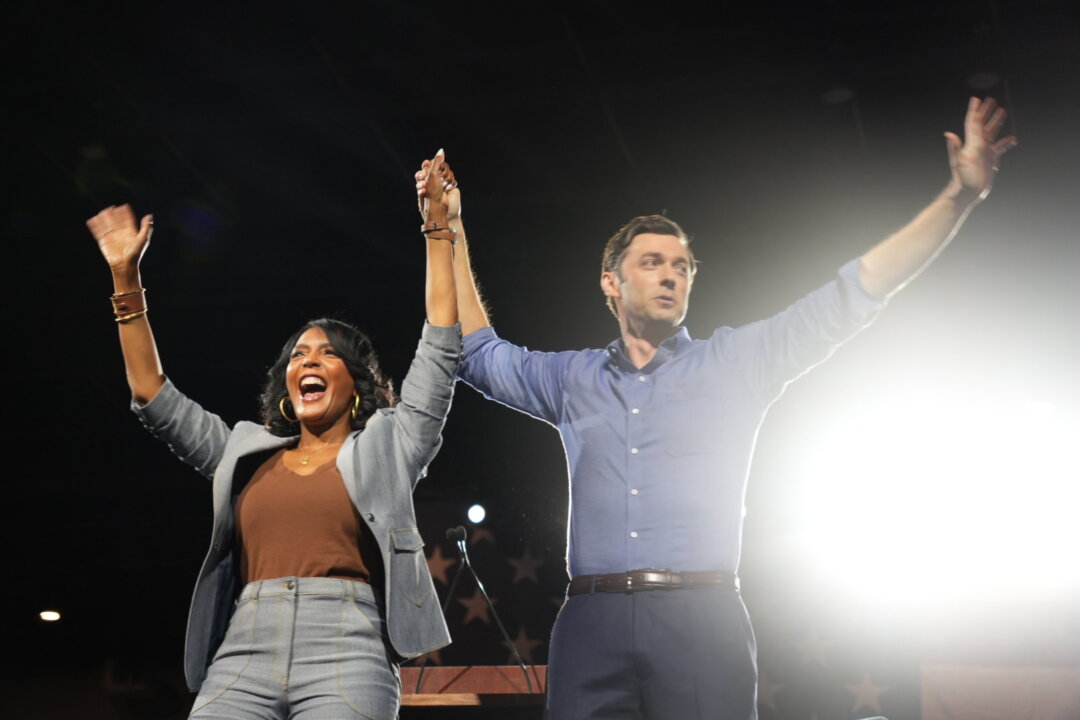 Sen. Ossoff, Former Atlanta Mayor Seek to Energize Georgia Voters at Democratic Rally