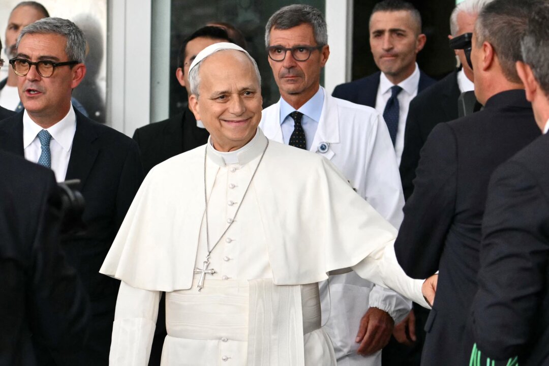 Pope Leo Returns to Vatican 4 Days After Cancer Surgery