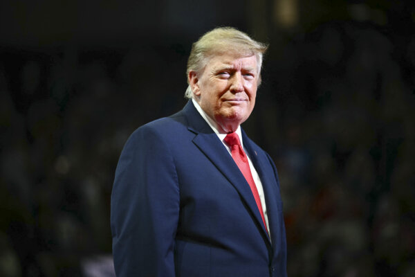 Trump, First Lady Sign Executive Order at White House