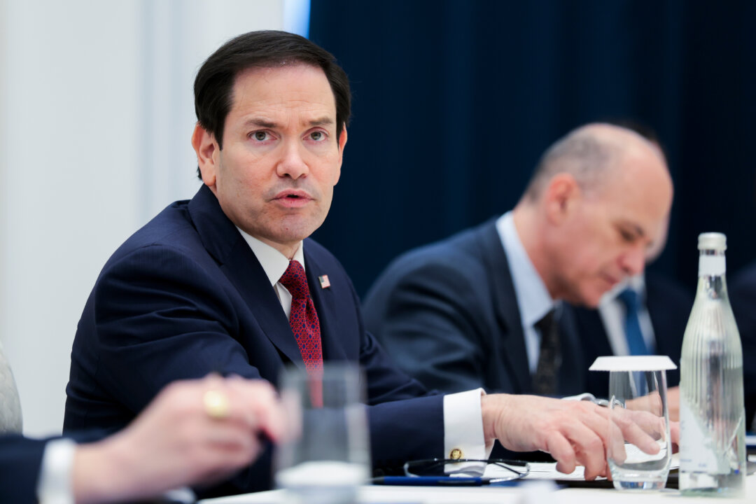 Rubio Arrives in India for Trade Talks After Trump Waives Russian Oil Tariffs
