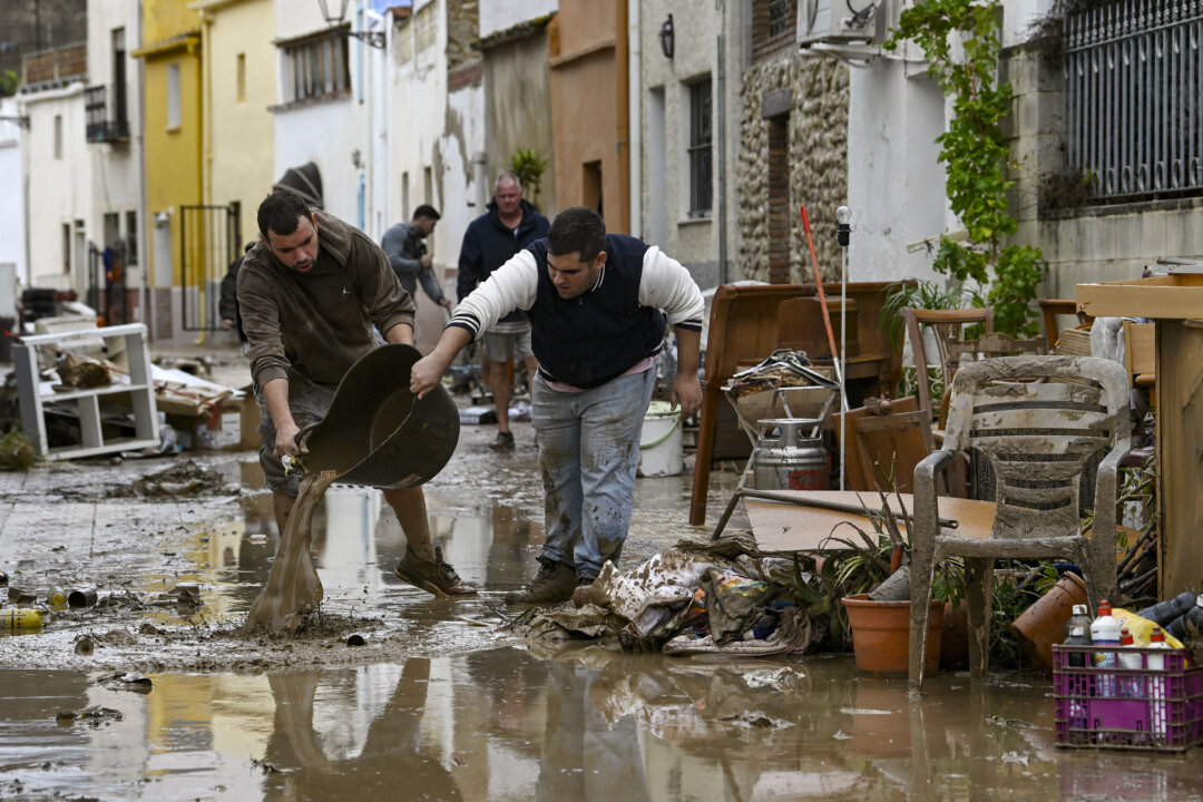 Day in Photos: Flooding in Spain, Women’s Health Initiative, and Shetland Pony Derby