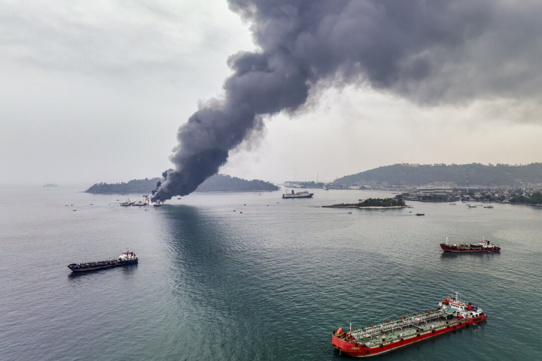 Day in Photos: Ferry Fire in Indonesia, Japan’s Mars Mission, and Route du Rhum