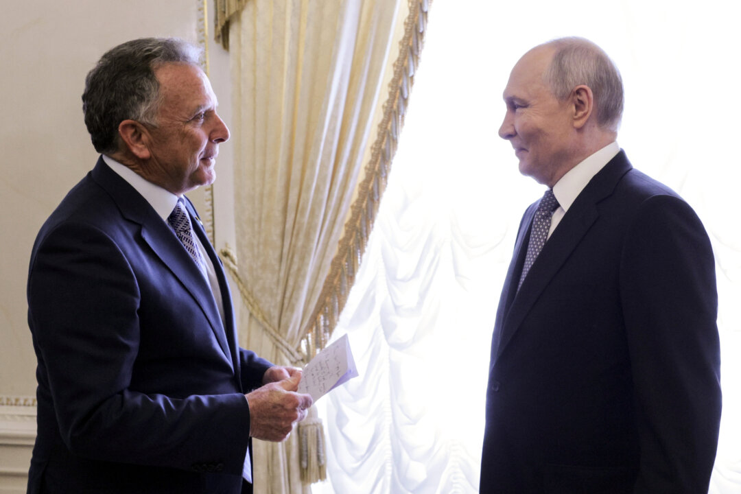 Witkoff, Putin Meet for Talks on Ukraine in St. Petersburg