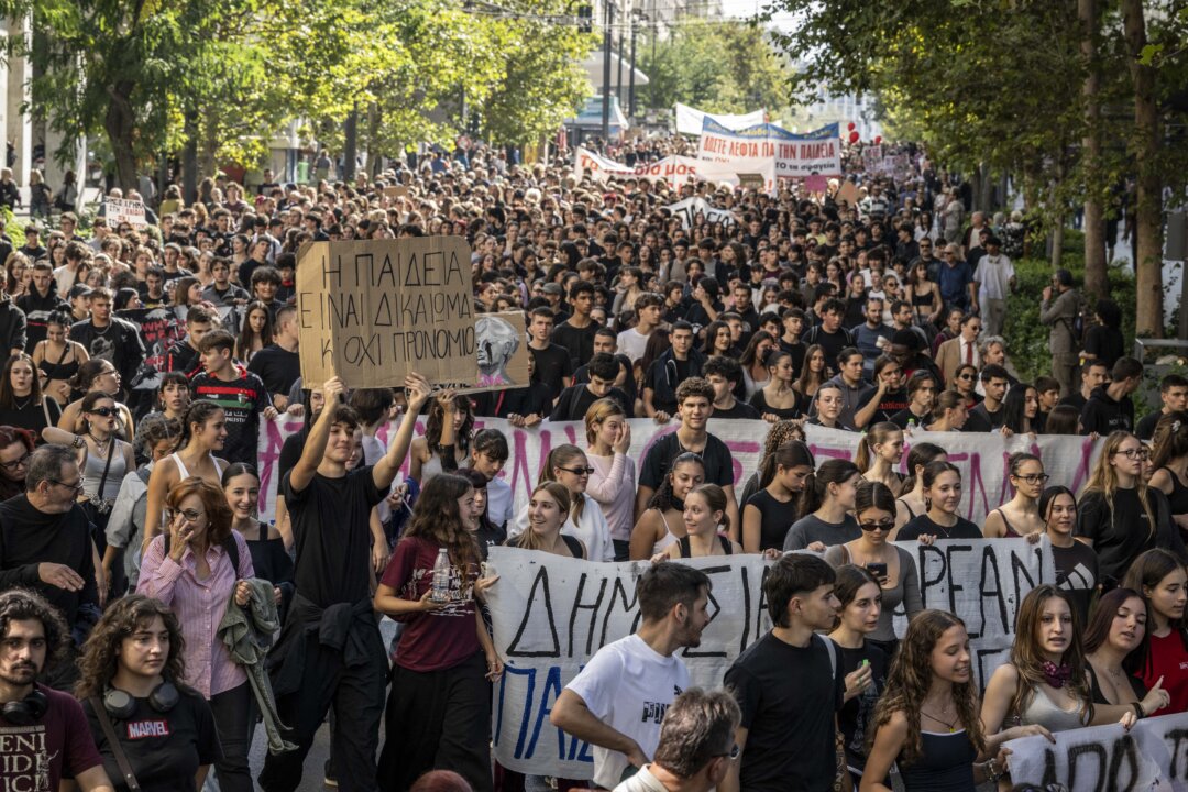 Day in Photos: Protest in Greece, Qatar Milipol Anniversary, and Playful Meerkats