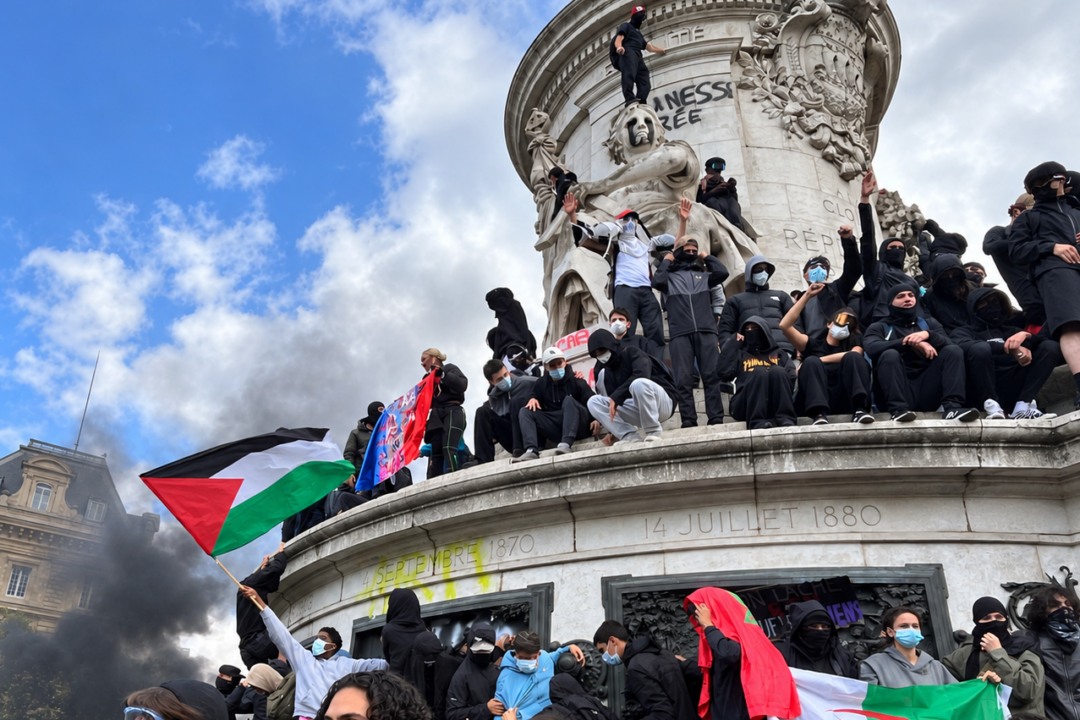 Louvre and Other Paris Museums to Close as France Deploys 70,000 Officers Ahead of Saturday Protests