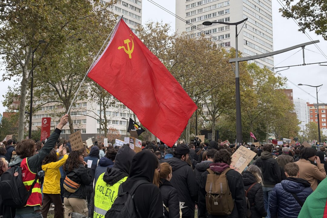 French Protests Turn Violent Again, but Massive Police Deployment Keeps Looting in Check