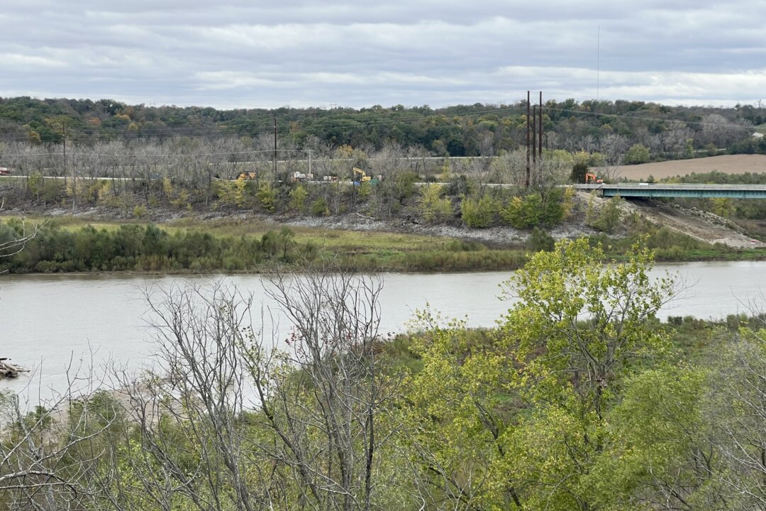 Cancer and Water Quality Concerns Take Spotlight in Iowa’s Governor, Senate Races