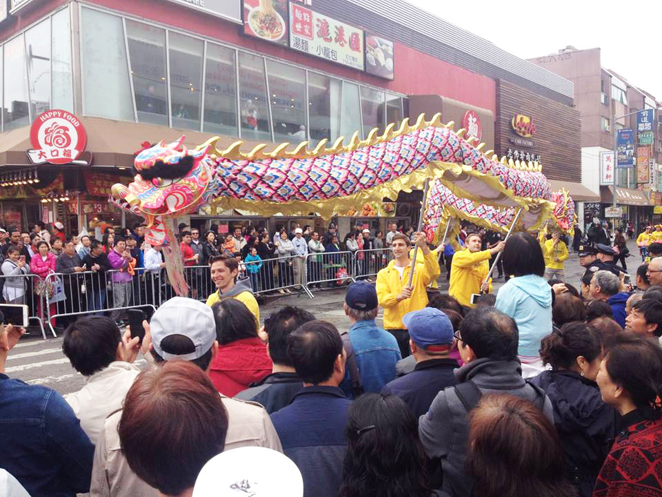Flushing locals look on as the dragon dance troupe performs. (Leo Timm/Epoch Times)
