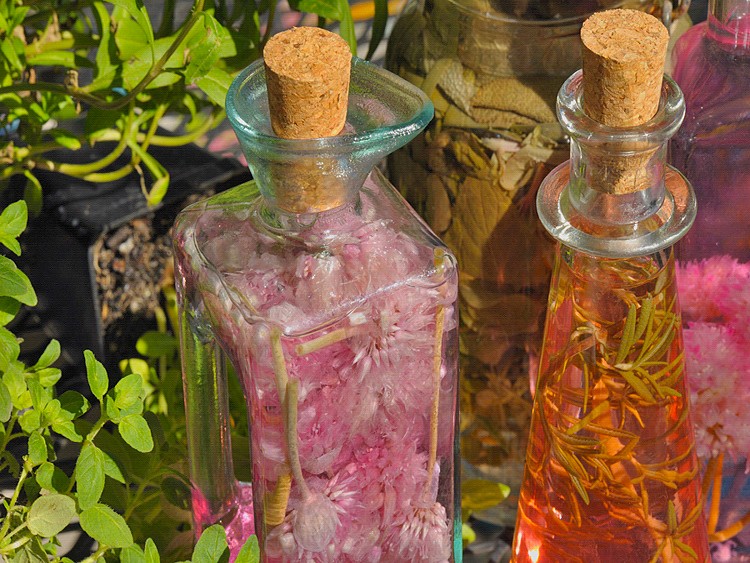 Herbal vinegars from freshly cut herbs from the garden are easy, economical, decorative, tasty and fun to make. (Cat Rooney/The Epoch Times)