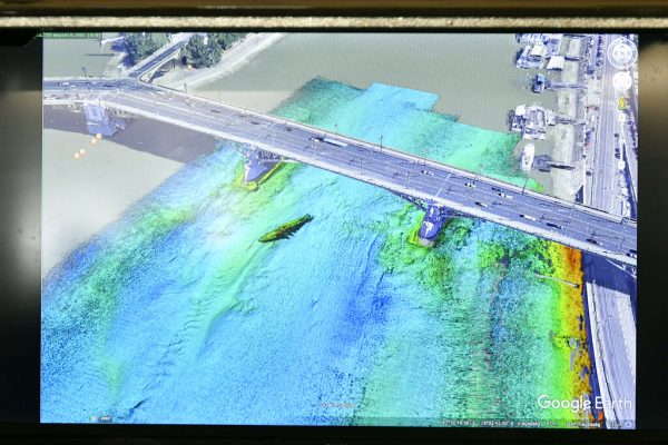 A GoogleEarth image combined with a sonar image of the sunk boat