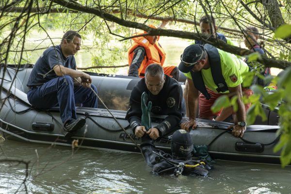 A diver takes part in the search operations in the River Danube