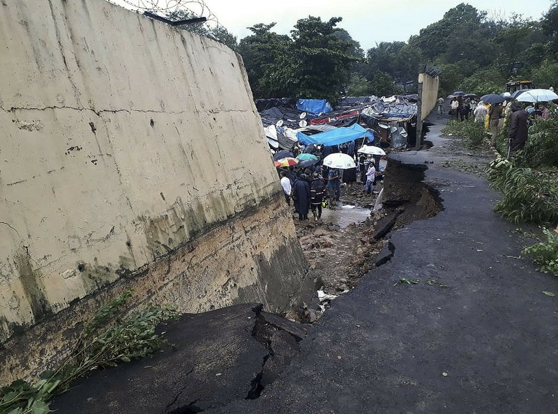 Wall collapse in Mumbai 1