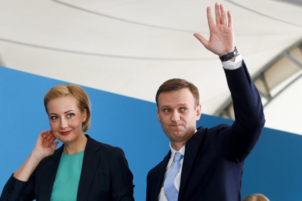 Russian opposition leader Alexei Navalny and his wife Yulia