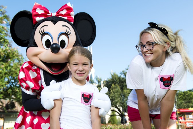 Actress and country music artist Jamie Lynn Spears poses with her six-year-old daughter Maddie and Minnie Mouse in front of Cinderella Castle at the Magic Kingdom park August 14, 2014 in Lake Buena Vista, Florida. (Photo by Chloe Rice/Disney Parks via Getty Images)